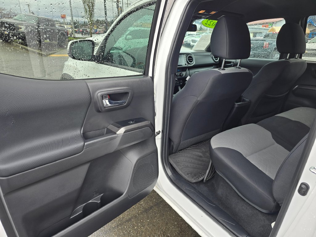 Used 2022 Toyota Tacoma TRD Off-Road AWD/4WD image 15