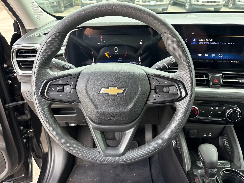Used 2025 Chevrolet TrailBlazer LT w/ Driver Confidence Package FWD image 17