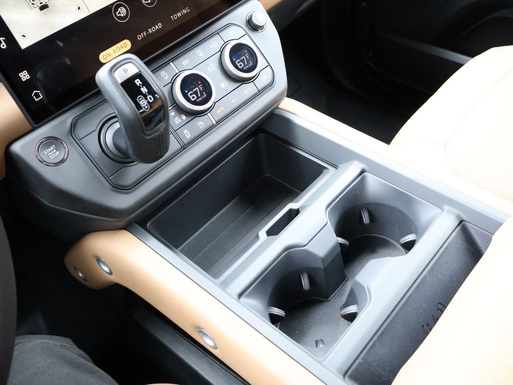 New 2026 Land Rover Defender 130 X-Dynamic SE AWD/4WD image 25