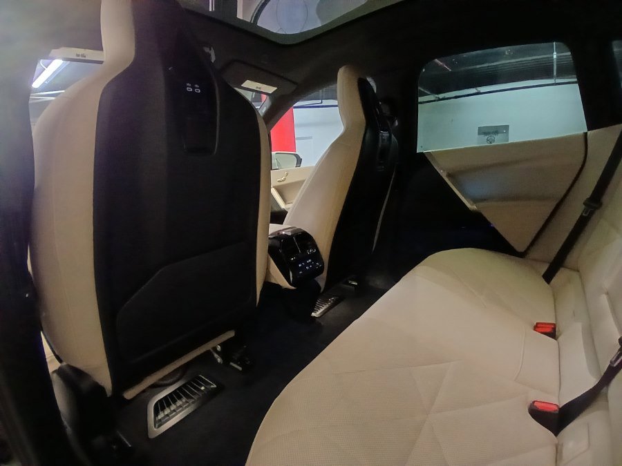 Used 2023 BMW iX xDrive50 w/ Sport Package image 15