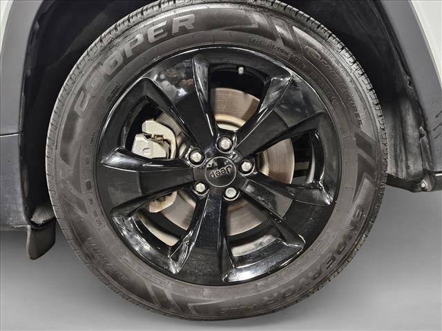 Used 2020 Jeep Cherokee Latitude Plus image 22