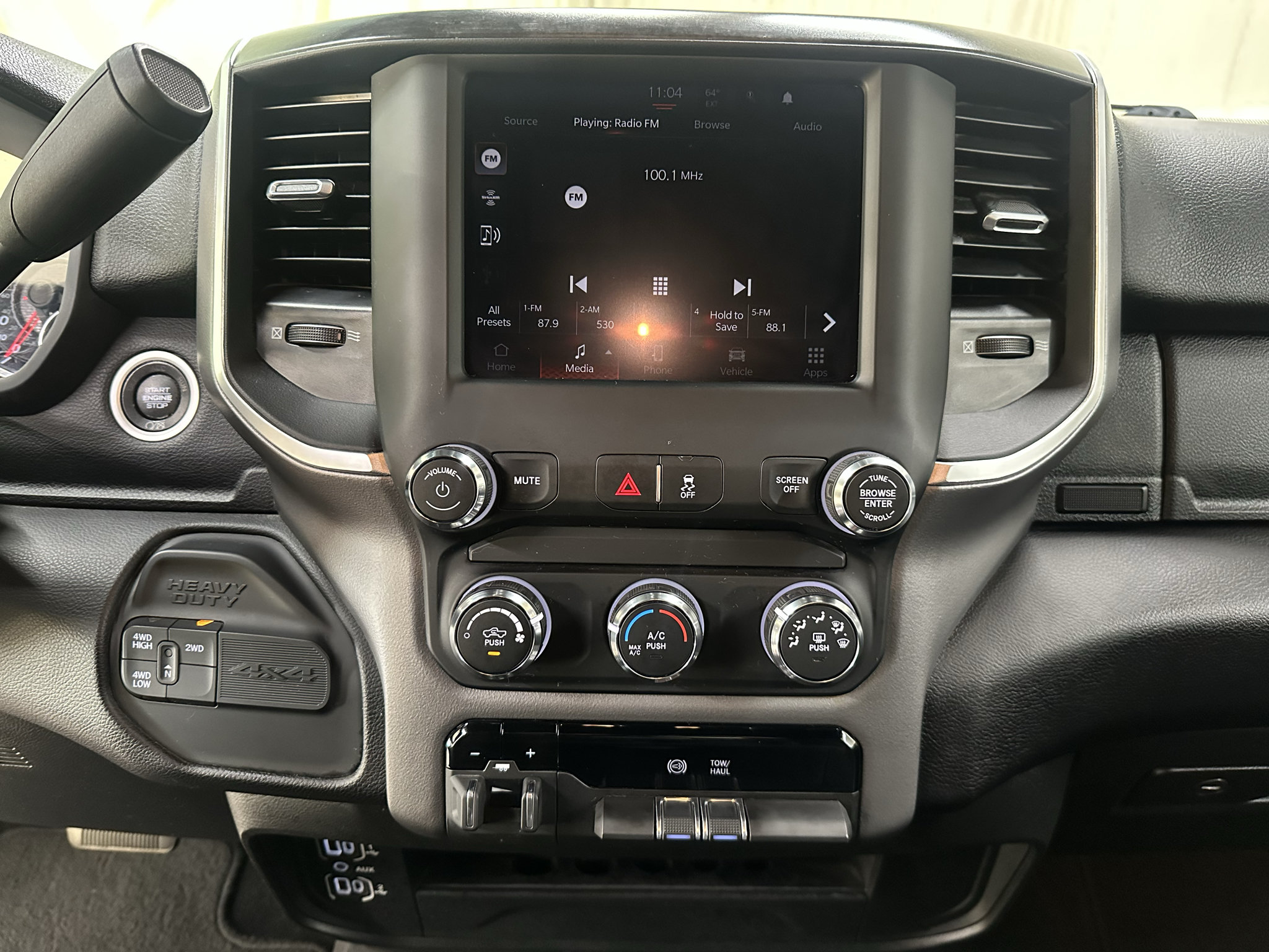 Used 2024 RAM 3500 Big Horn AWD/4WD image 33