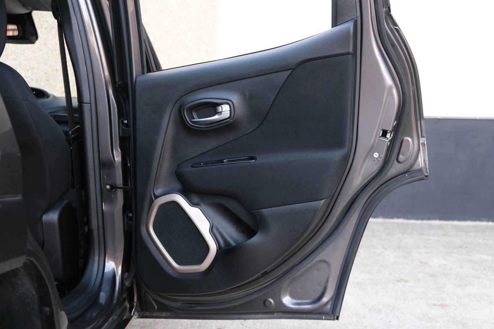 Used 2017 Jeep Renegade Latitude image 28