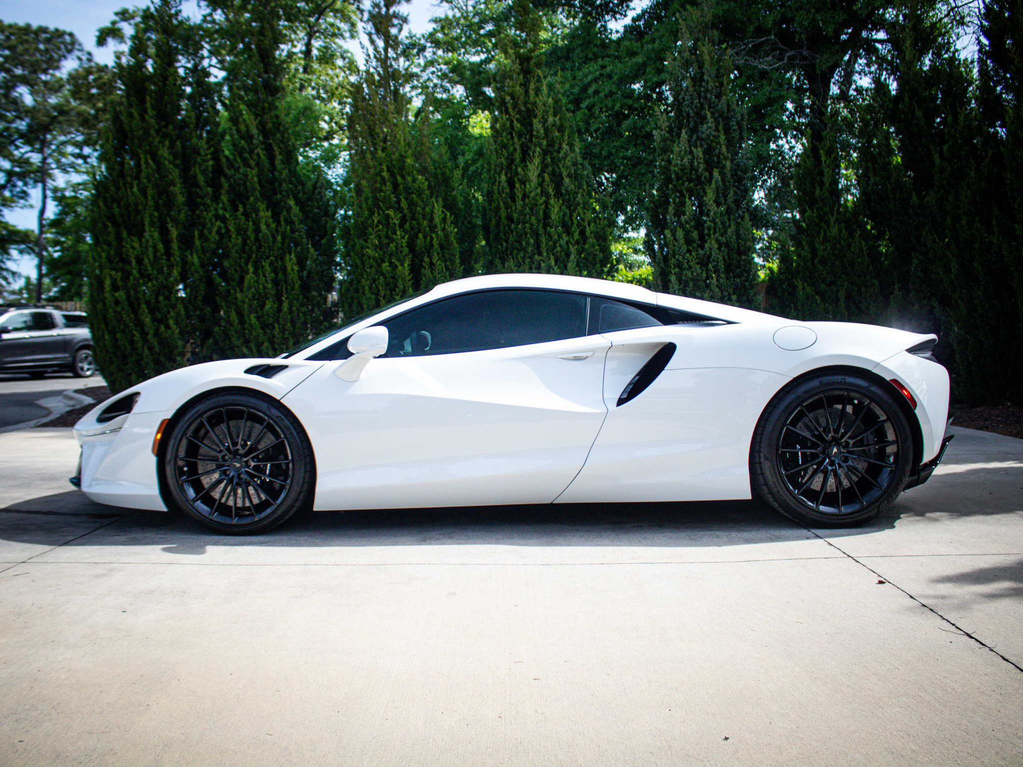 Used 2025 McLaren Artura RWD image 7