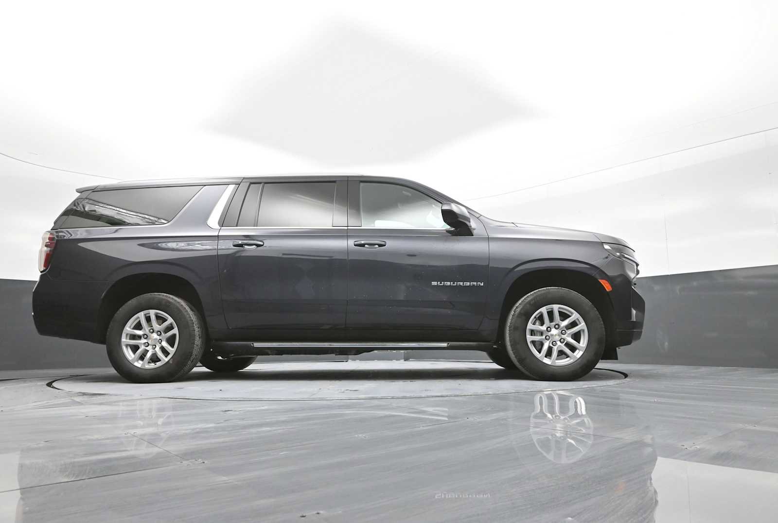 Used 2024 Chevrolet Suburban LT image 46