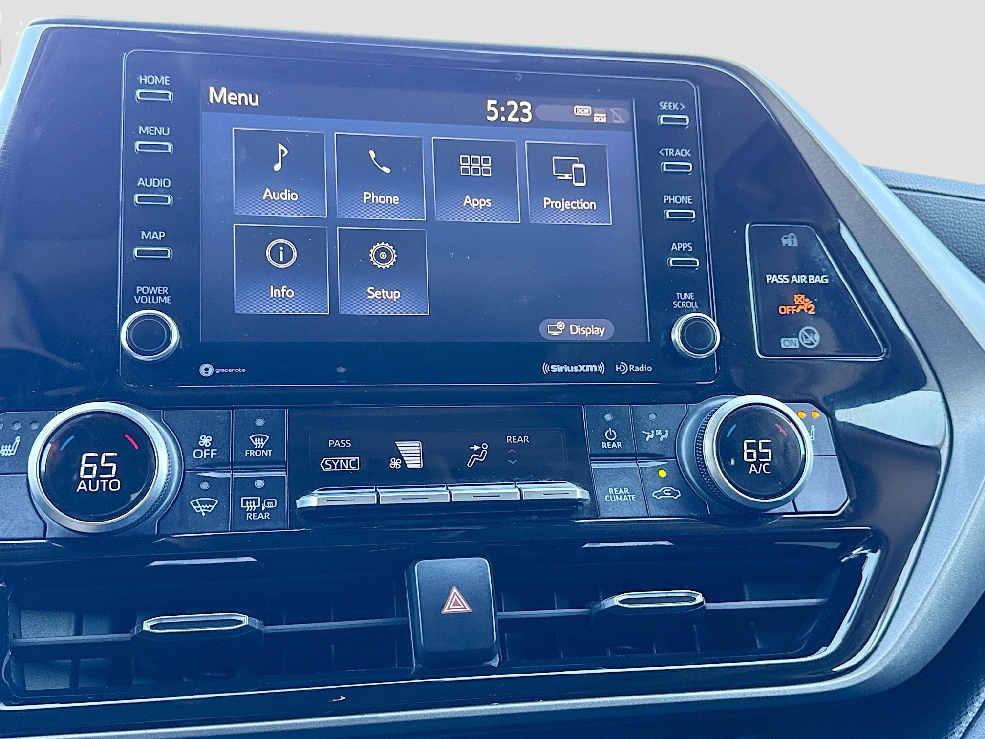 Used 2020 Toyota Highlander XLE image 31