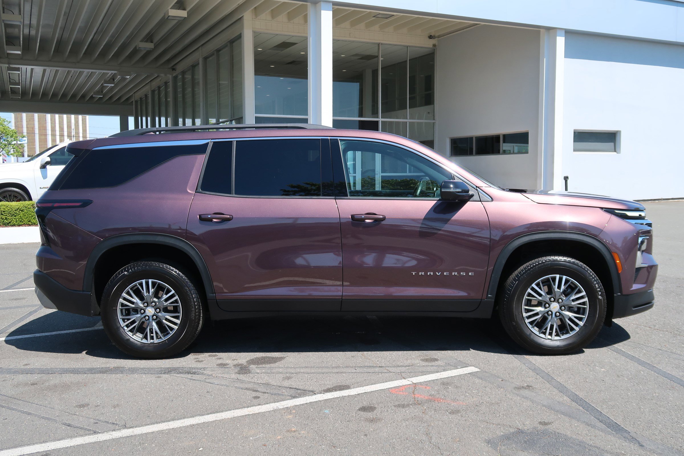 Certified 2024 Chevrolet Traverse LT FWD image 11