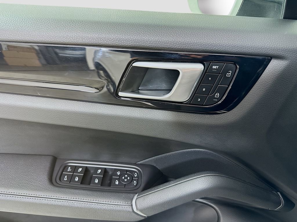 Certified 2022 Porsche Cayenne AWD/4WD image 20