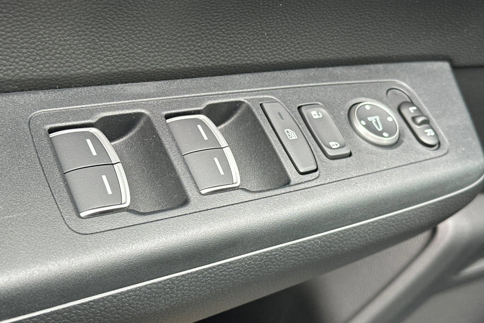 New 2025 Honda CR-V FWD e:FCEV image 12