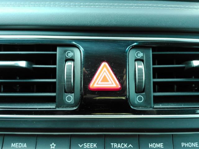 Used 2020 Genesis G70 2.0T image 44