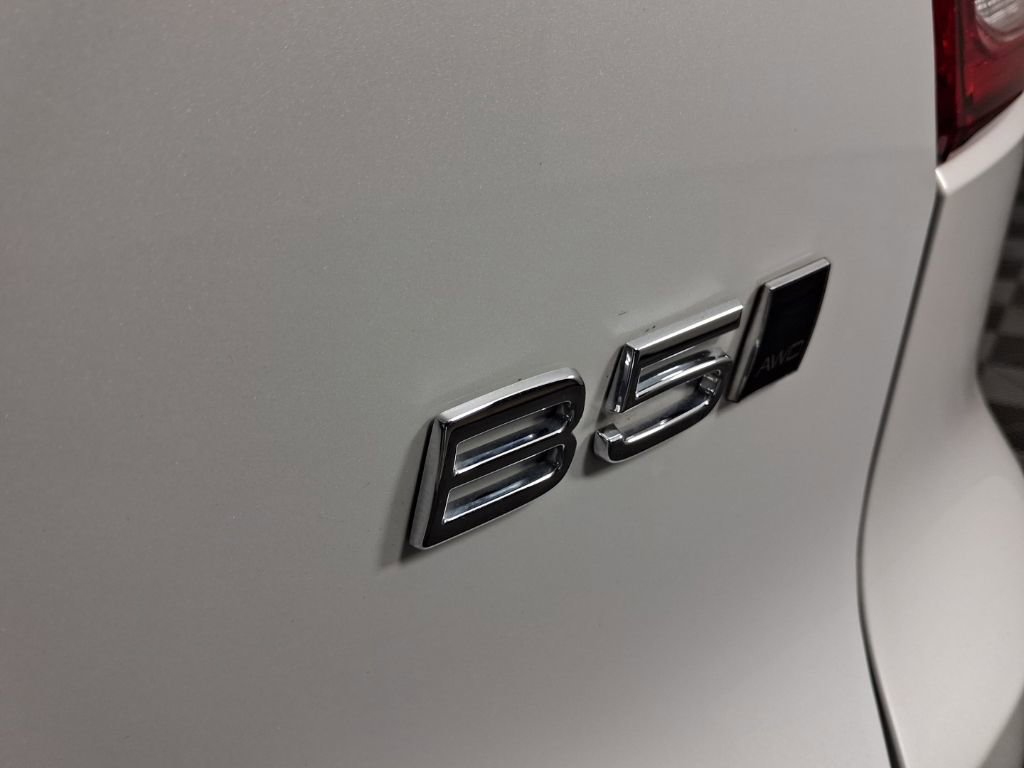 Certified 2025 Volvo XC40 B5 Core AWD/4WD image 11