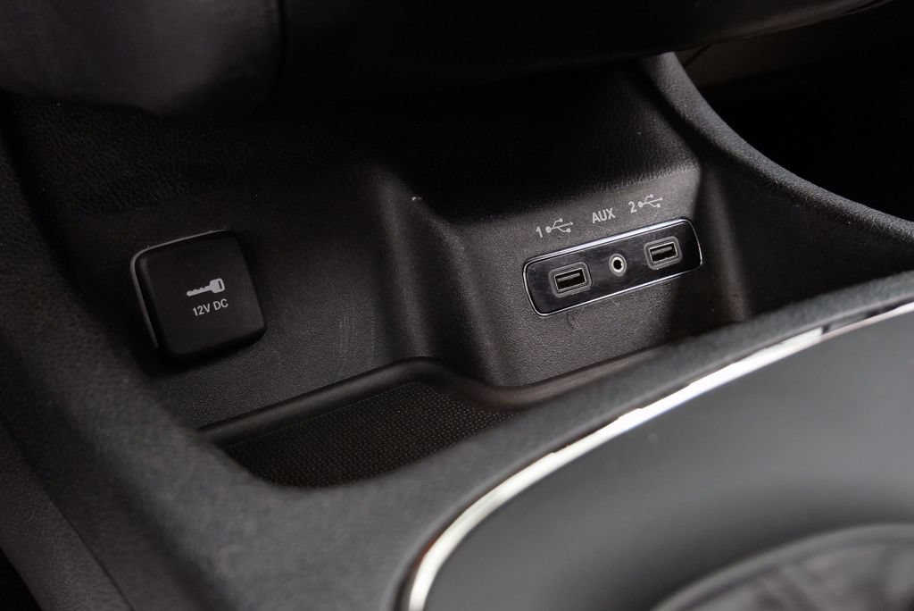 Used 2018 Dodge Durango R/T w/ Technology Group RWD image 32