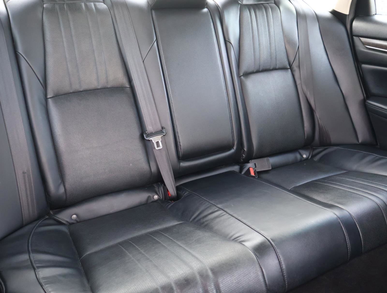 Used 2018 Honda Accord Touring image 18