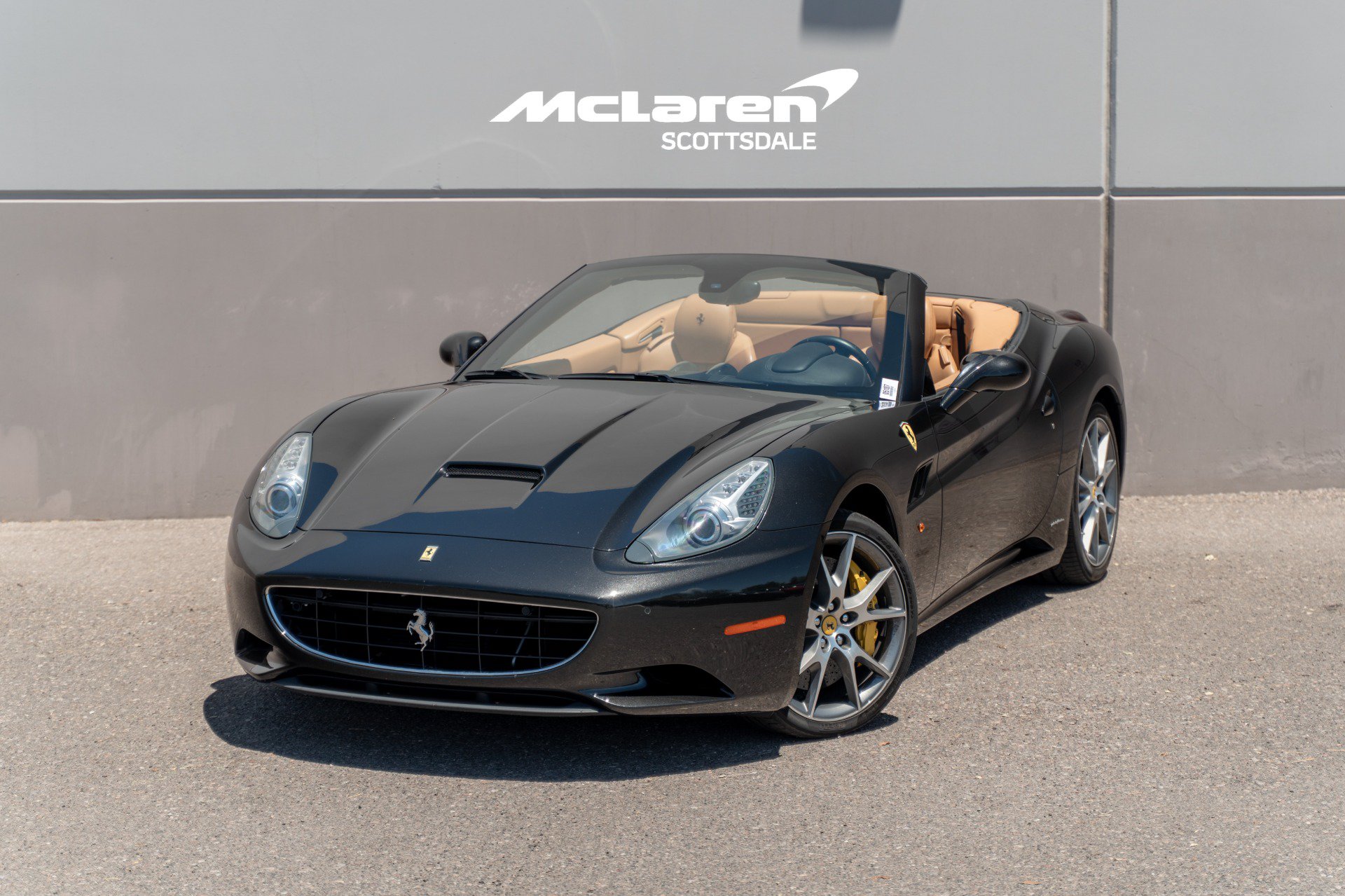 Used 2014 Ferrari California RWD image 1