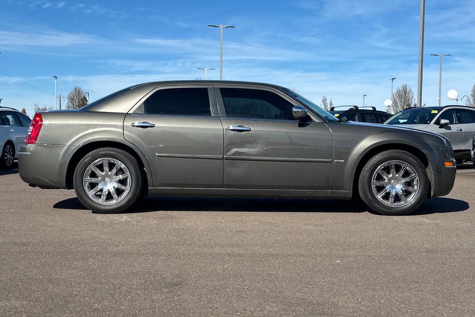 Used 2010 Chrysler 300 Touring image 3
