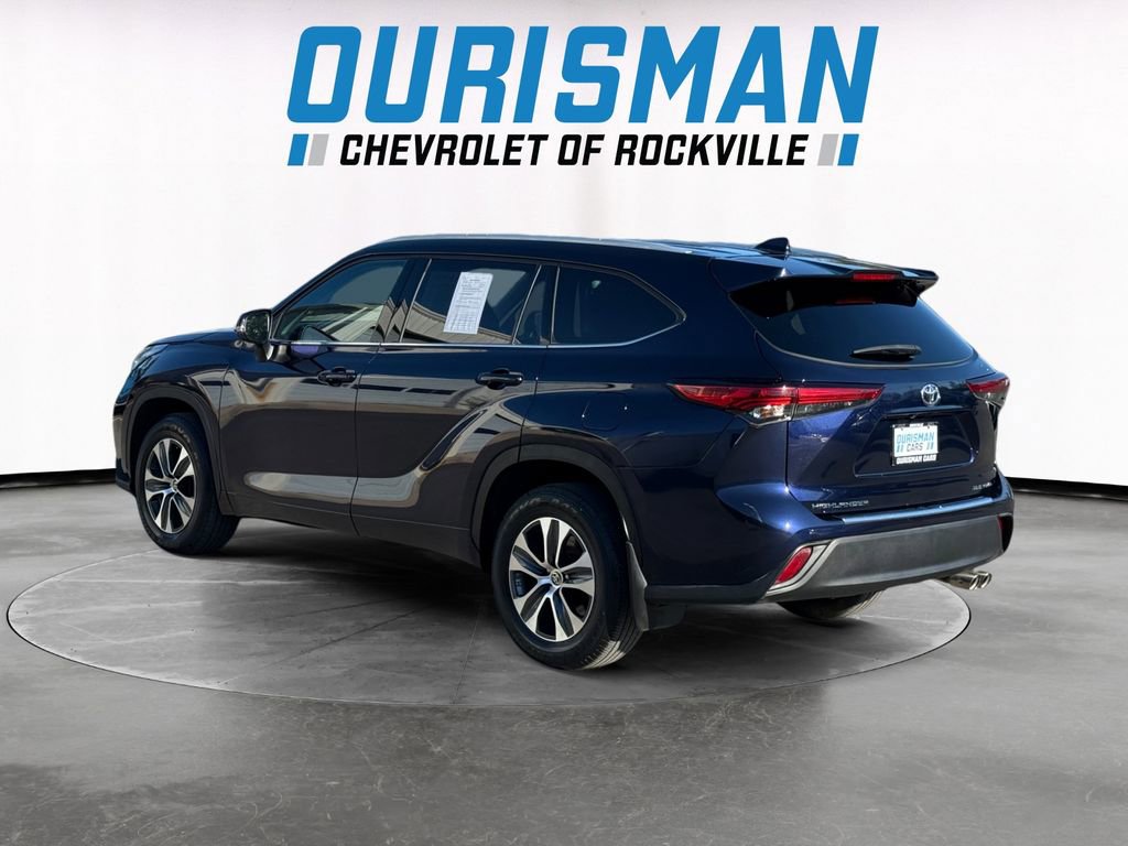 Used 2022 Toyota Highlander XLE image 4
