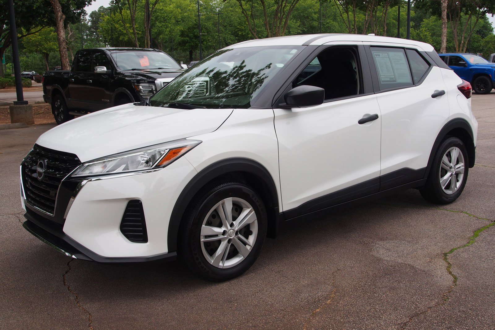Used 2023 Nissan Kicks S FWD image 3