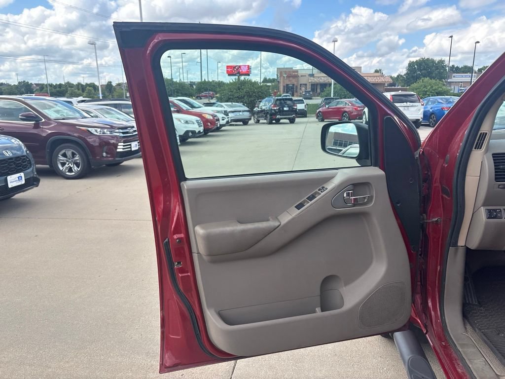Used 2011 Nissan Frontier SV AWD/4WD image 9