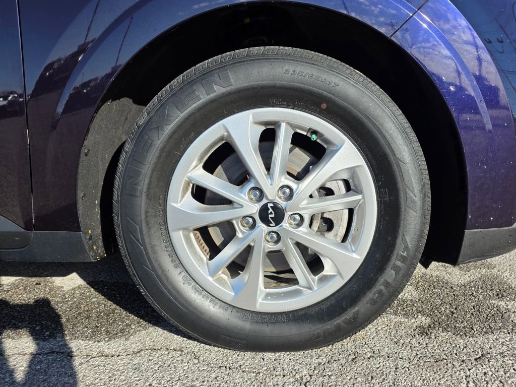 Used 2022 Kia Carnival LX image 32