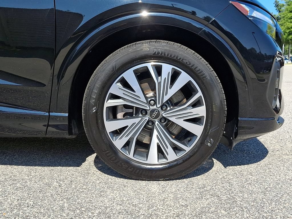 Used 2025 Audi Q4 e-tron Premium w/ Convenience Package RWD image 8