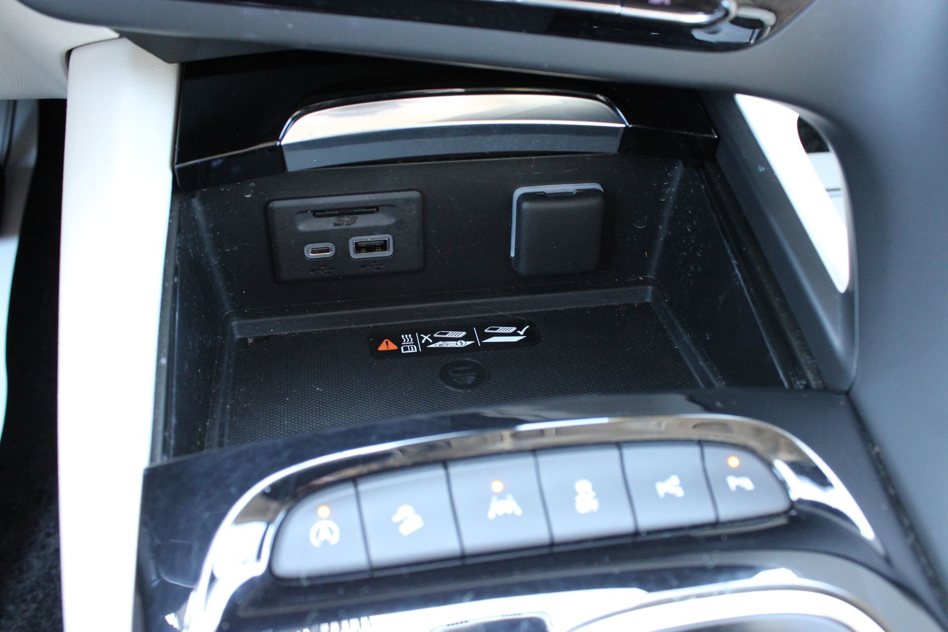Used 2023 Buick Envision Avenir AWD/4WD image 49