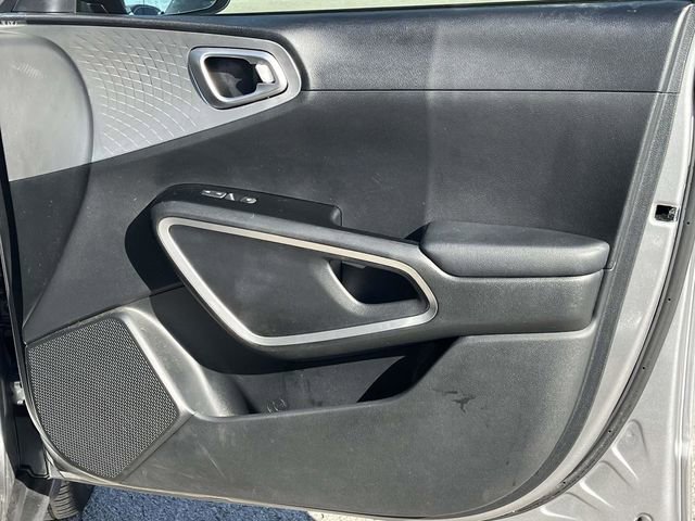 Used 2023 Kia Soul LX w/ LX Technology Package image 24