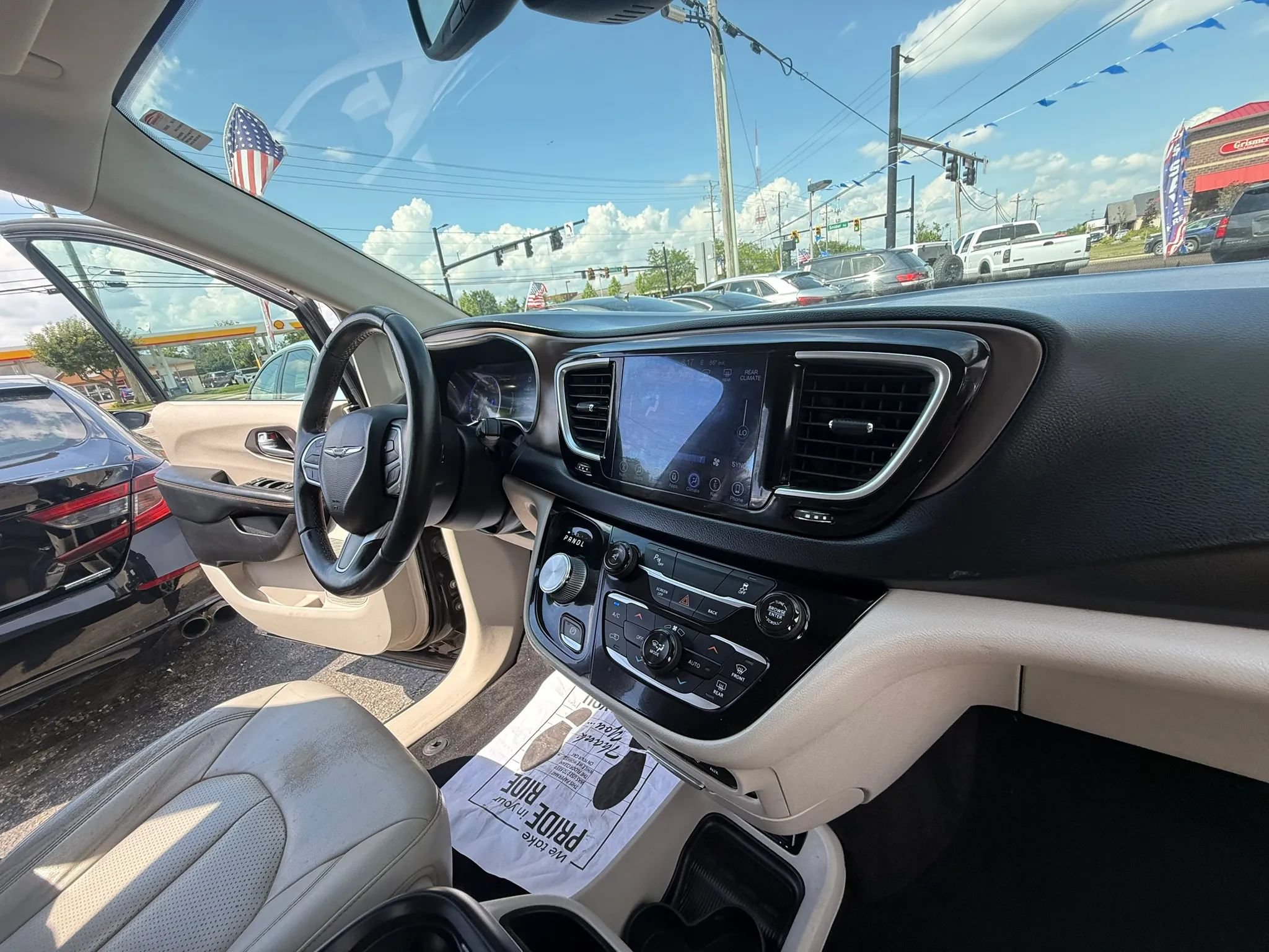 Used 2017 Chrysler Pacifica Touring-L Plus FWD image 24