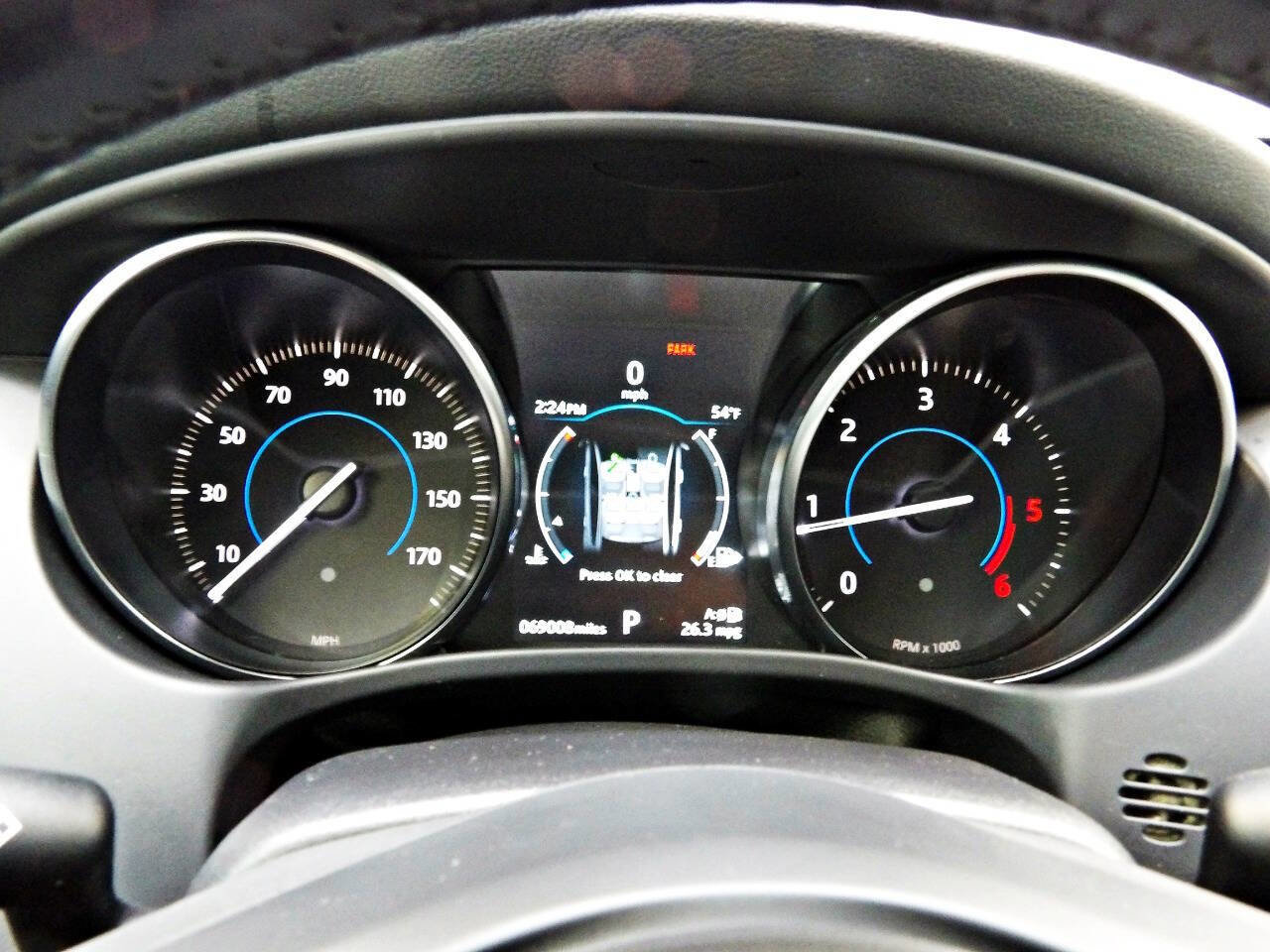 Used 2019 Jaguar XE Premium image 15