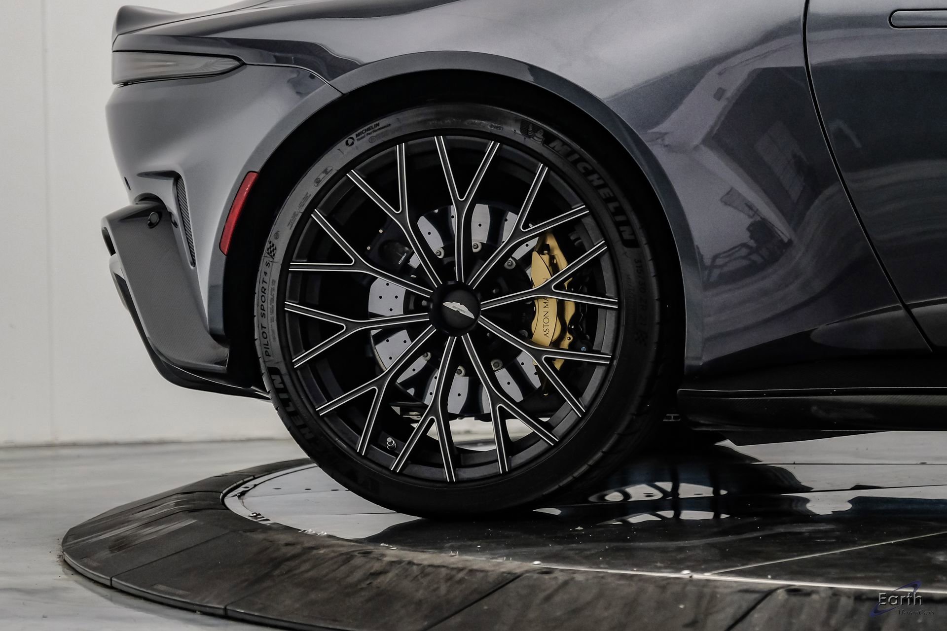 Used 2023 Aston Martin V12 Vantage RWD image 88