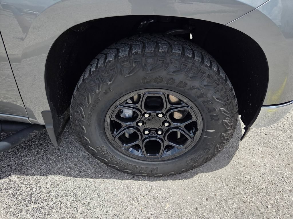 Used 2024 Chevrolet Silverado 1500 LTZ RWD image 19