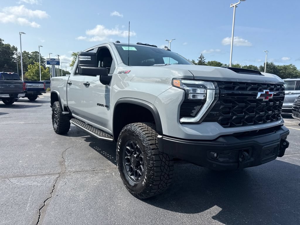 Used 2025 Chevrolet Silverado 2500 ZR2 w/ ZR2 Bison Edition AWD/4WD image 4