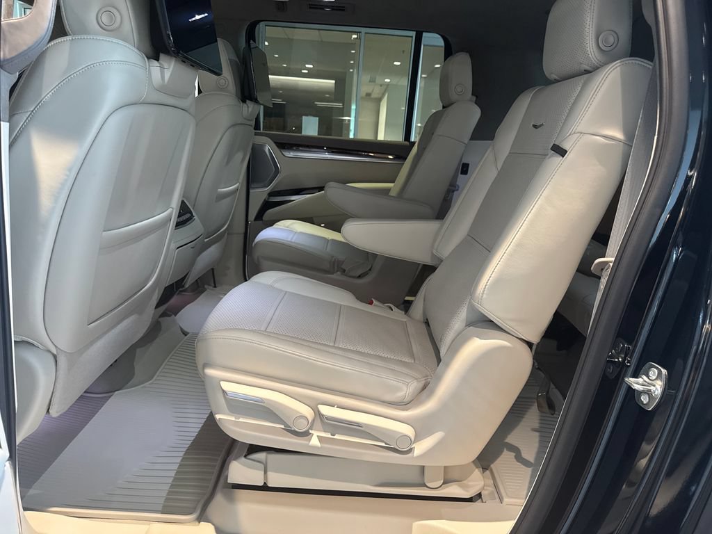 New 2026 Cadillac Escalade ESV Platinum Luxury w/ LPO, Radiant Package AWD/4WD image 14