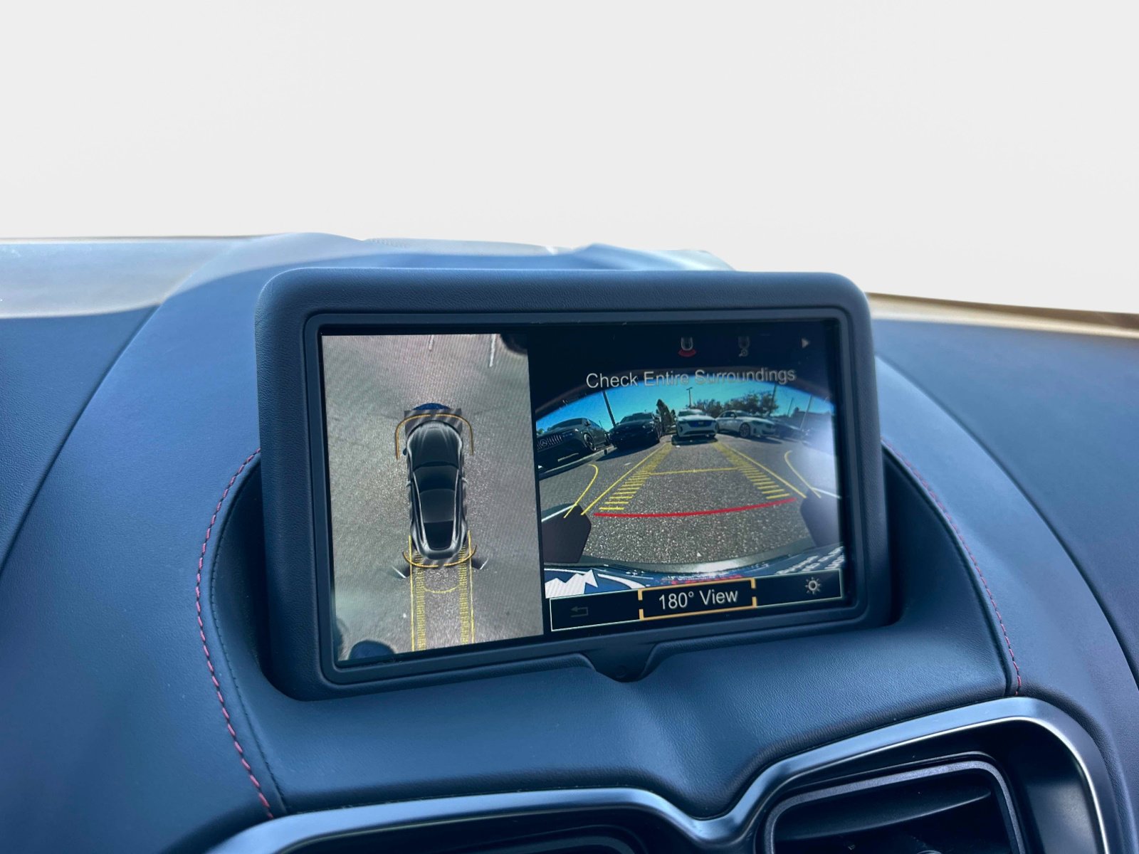 Used 2023 Aston Martin V8 Vantage Roadster image 18