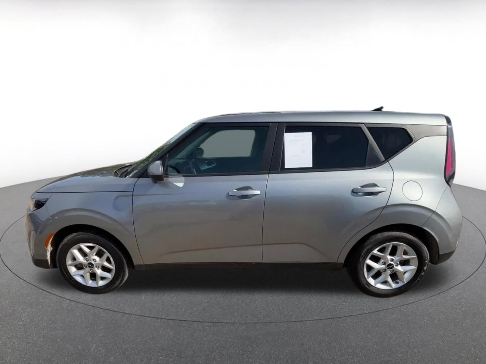 Used 2025 Kia Soul LX w/ LX Technology Package image 9