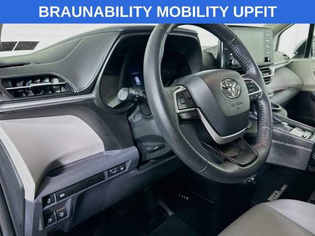 Used 2021 Toyota Sienna XLE w/ XLE Plus Package image 9