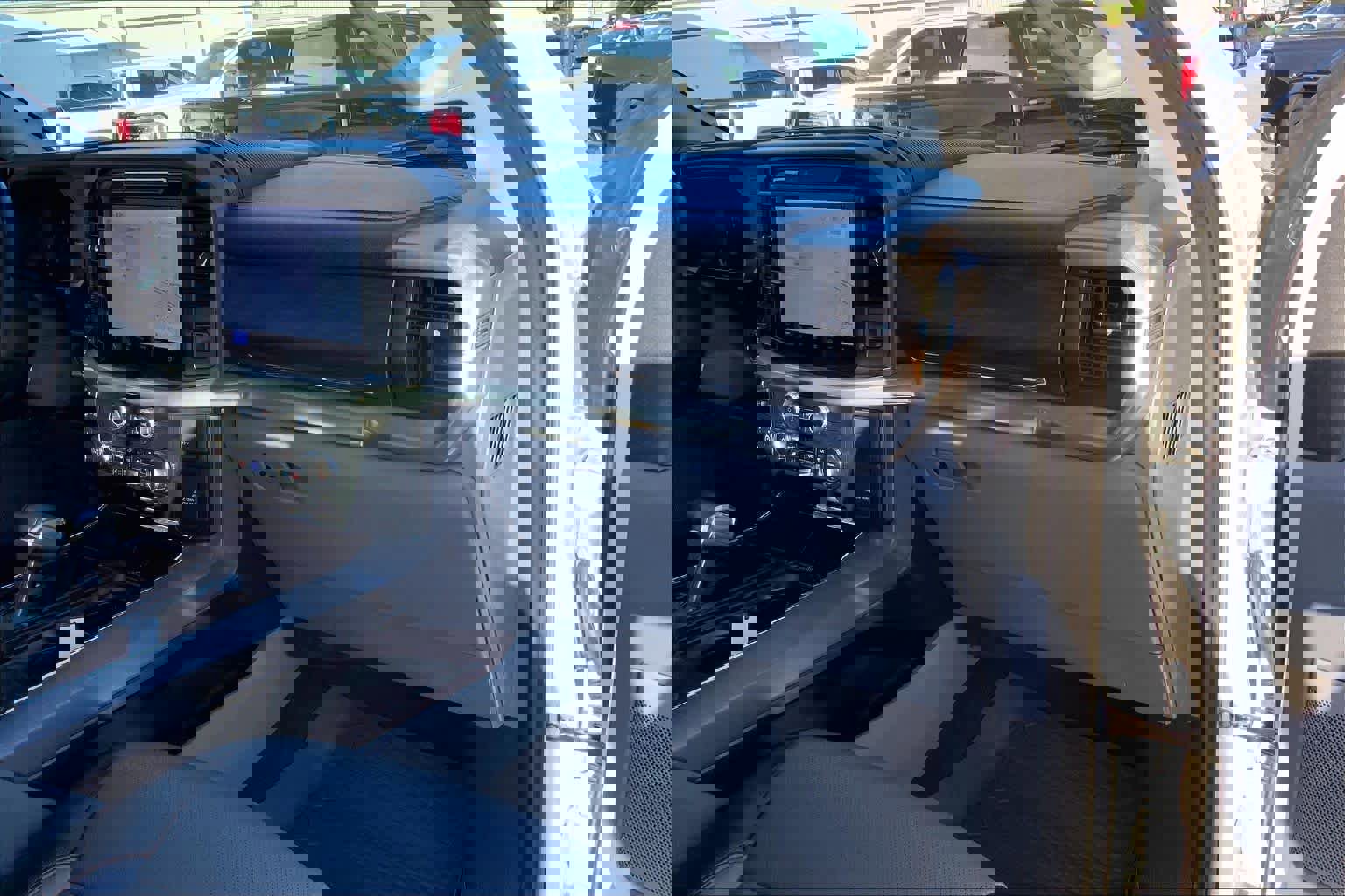 Used 2025 Ford F150 Lariat w/ Equipment Group 502A High image 18