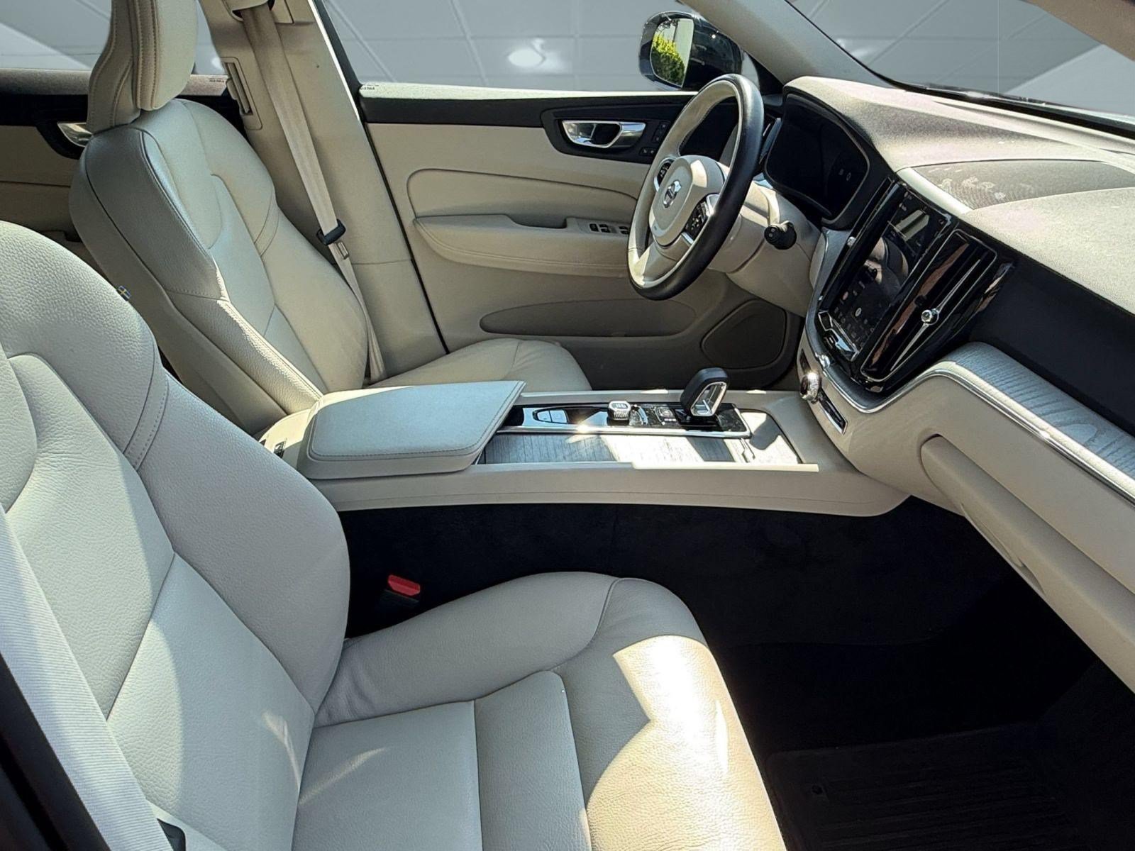 Certified 2024 Volvo XC60 B5 Plus w/ Climate Package AWD/4WD image 23