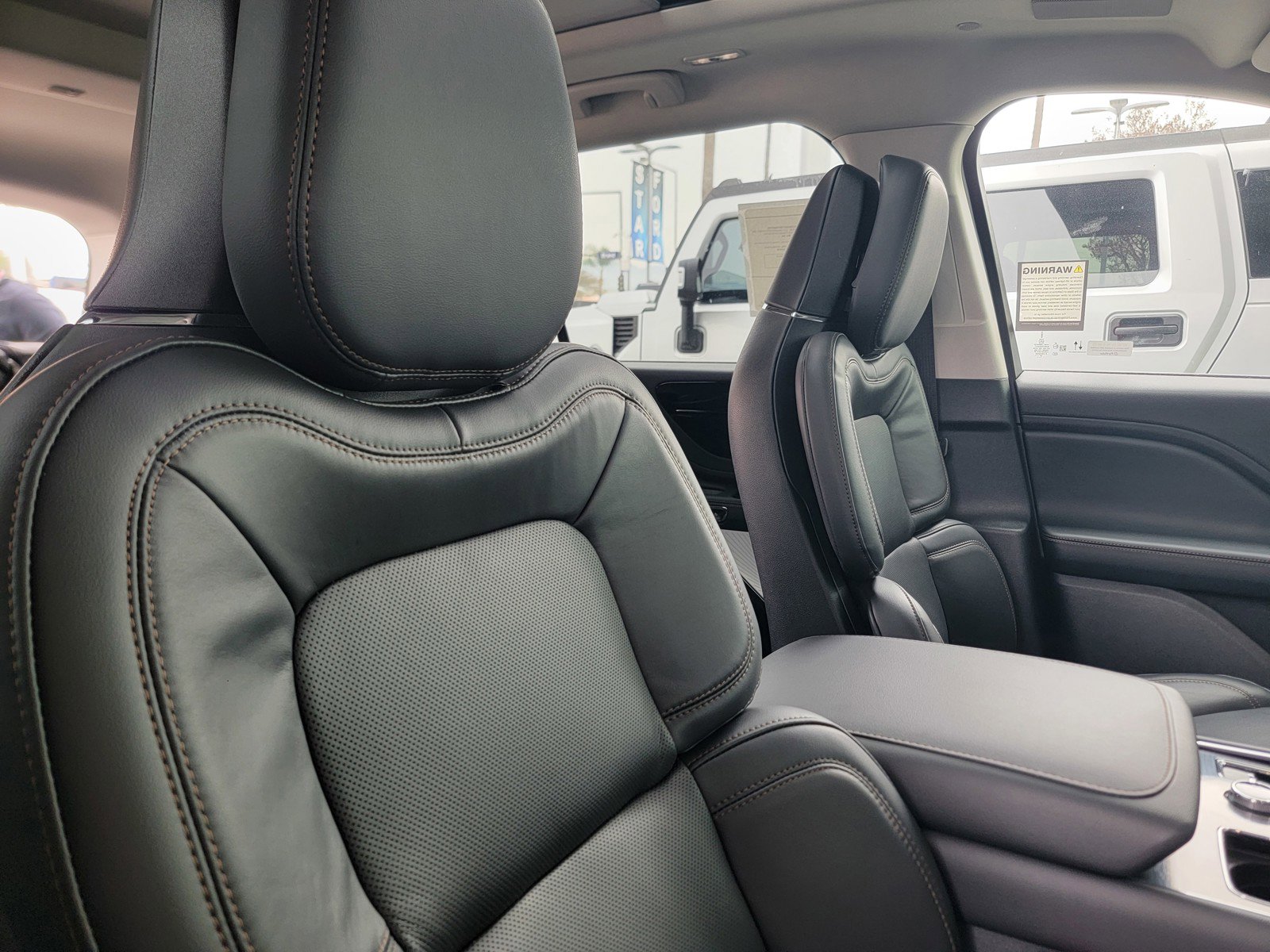 New 2026 Lincoln Aviator Reserve w/ Luxury Package RWD image 15