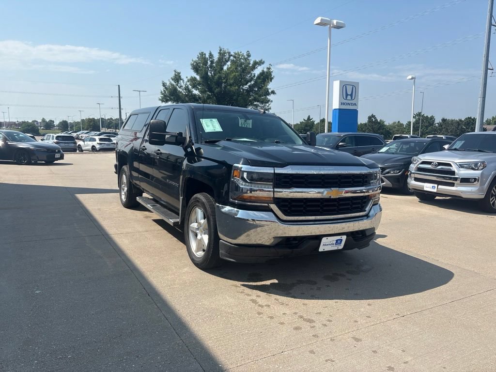 Used 2017 Chevrolet Silverado 1500 W/T w/ Trailering Package AWD/4WD image 3