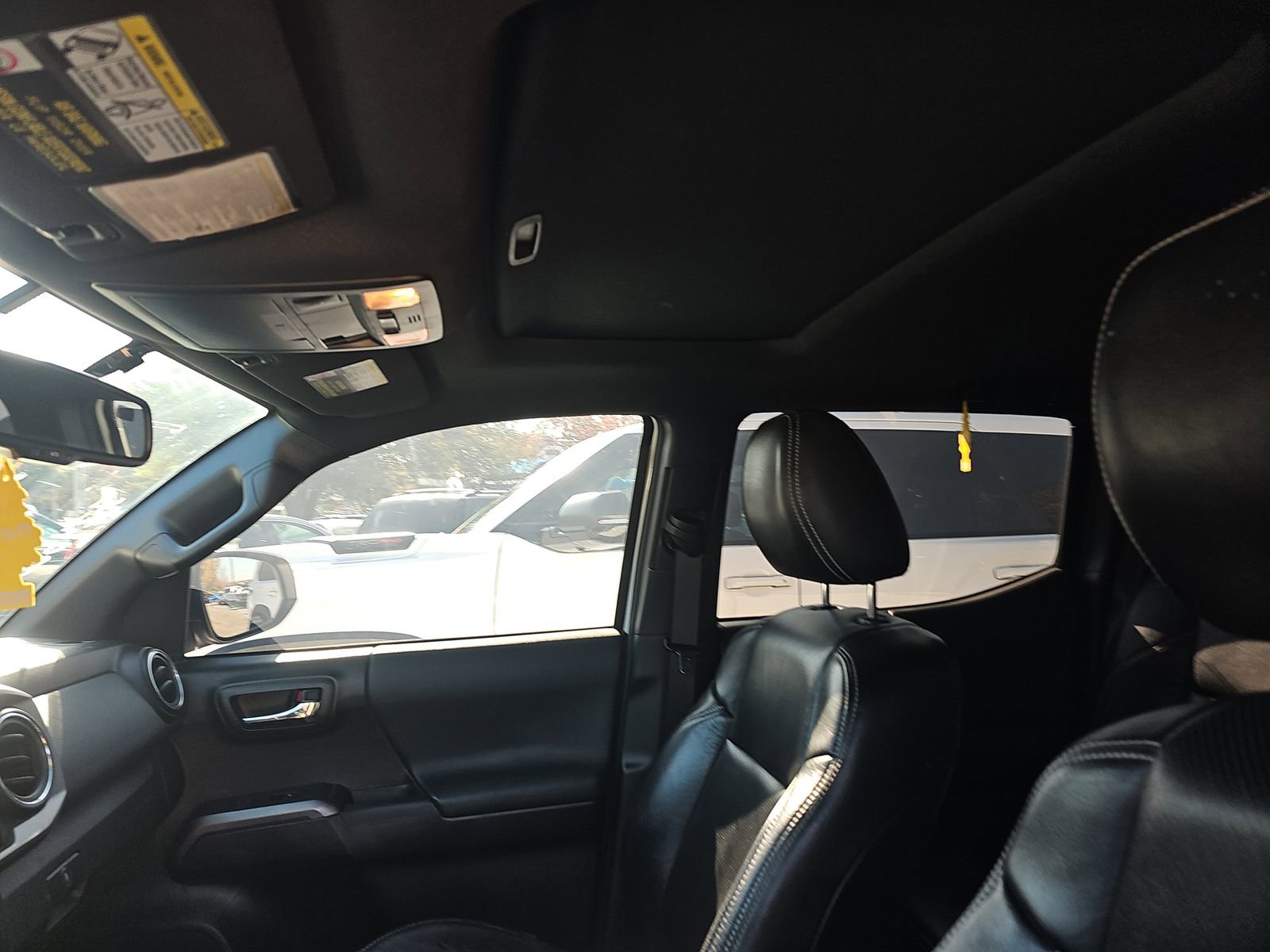 Used 2017 Toyota Tacoma TRD Sport image 19