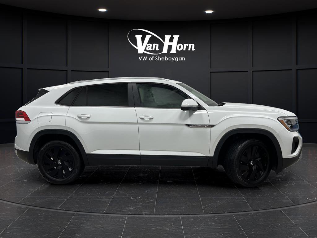 Certified 2025 Volkswagen Atlas Cross Sport SE w/ Panoramic Sunroof Package image 2