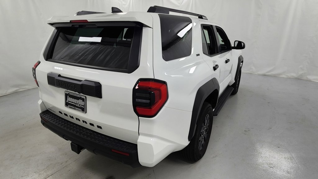 Used 2025 Toyota 4Runner SR5 AWD/4WD image 3
