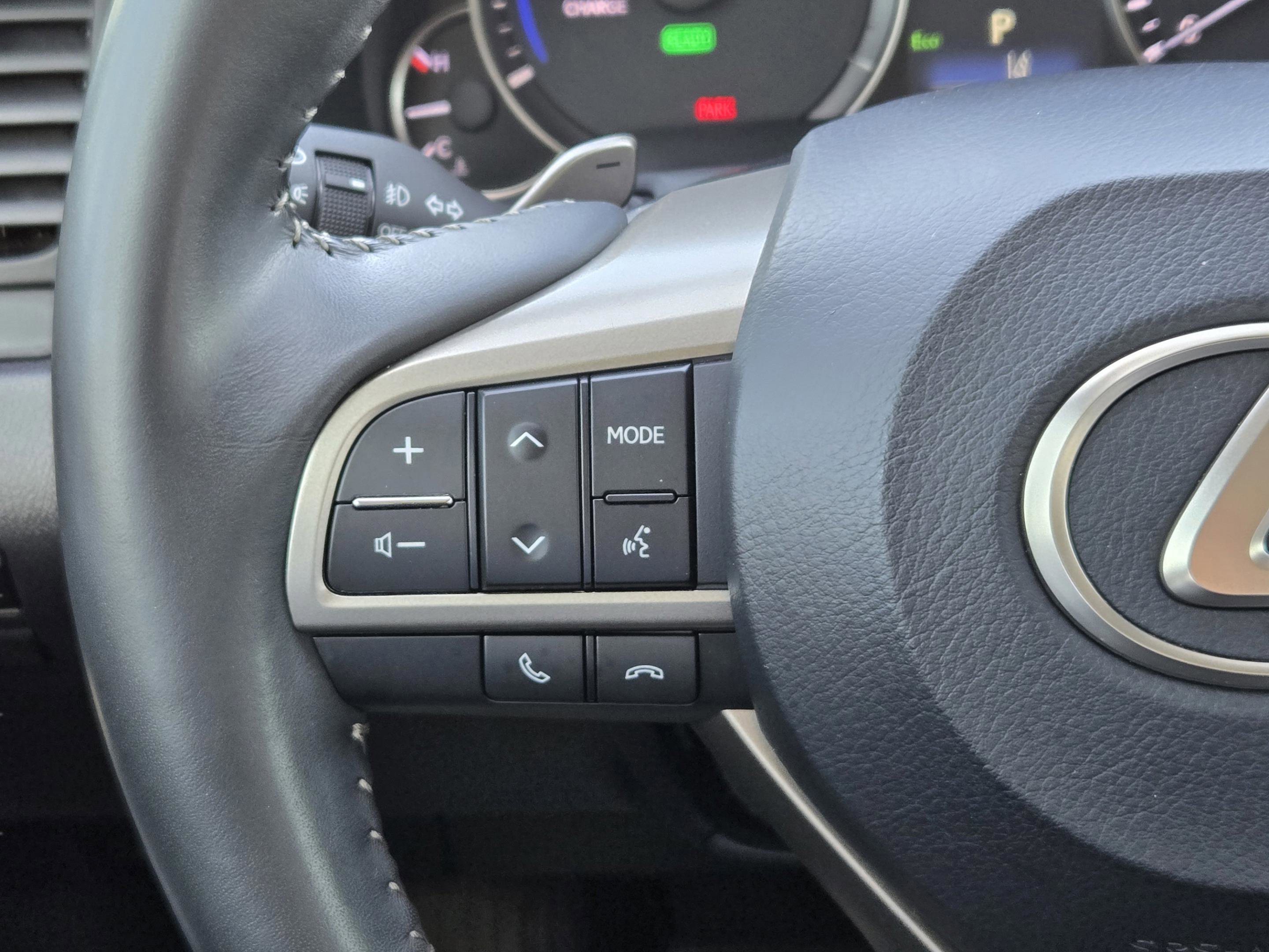 Used 2022 Lexus RX 450h w/ Premium Package image 39