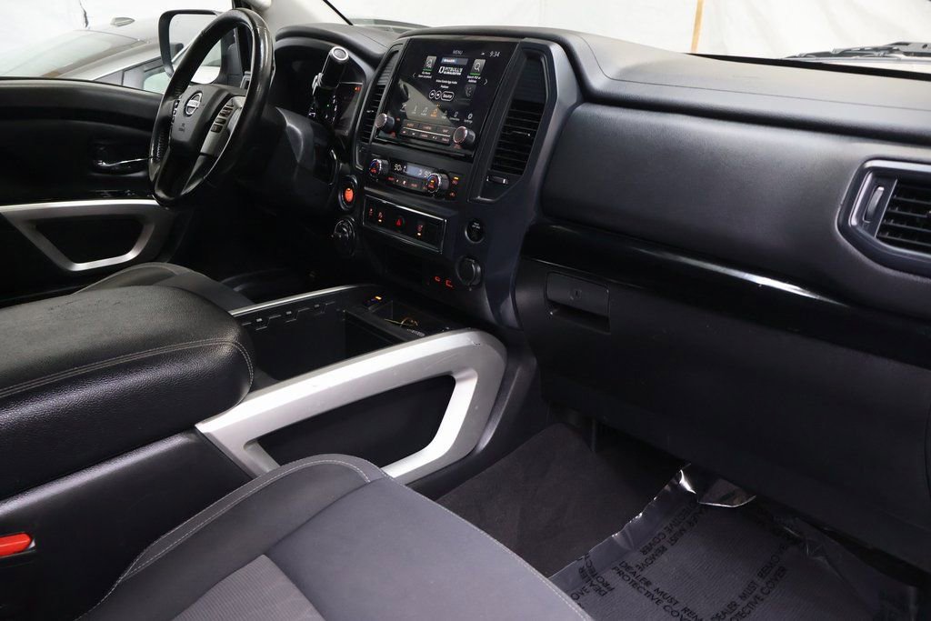 Used 2022 Nissan Titan SV AWD/4WD image 11
