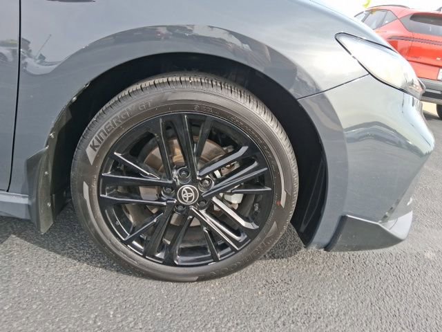 Used 2025 Toyota Camry SE w/ Convenience Package image 2