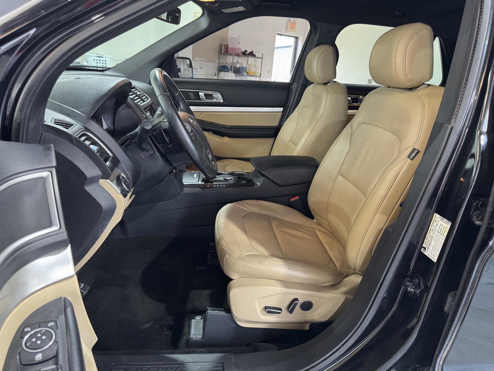 Certified 2017 Ford Explorer XLT w/ Equipment Group 202A FWD image 20