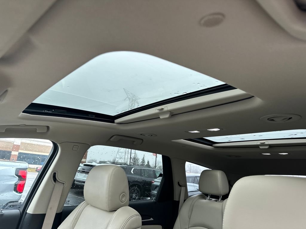 Used 2020 Buick Enclave Premium w/ Sun and Sites Package image 21