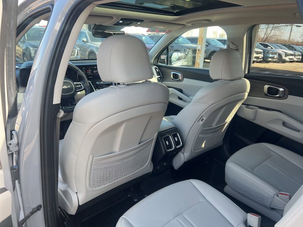 Certified 2023 Kia Sorento EX w/ Panoramic Sunroof Package image 10
