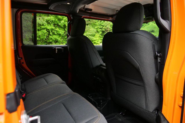 Used 2025 Jeep Wrangler Unlimited Sahara AWD/4WD image 28