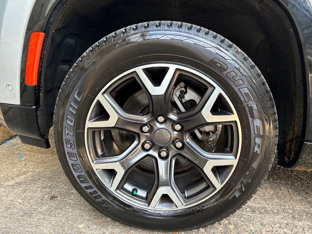 Used 2024 Jeep Wagoneer L Series III w/ Flexible Seating Group image 38